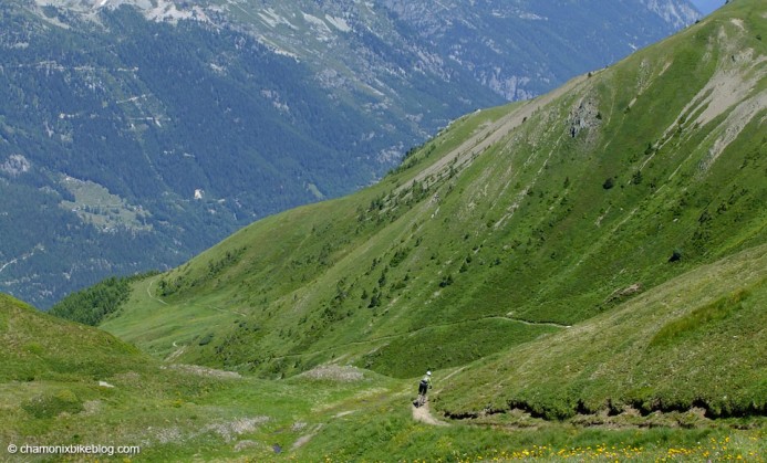 Awesome. Le Tour and more. See that trail, that'll be the way down. Aye, awesome.