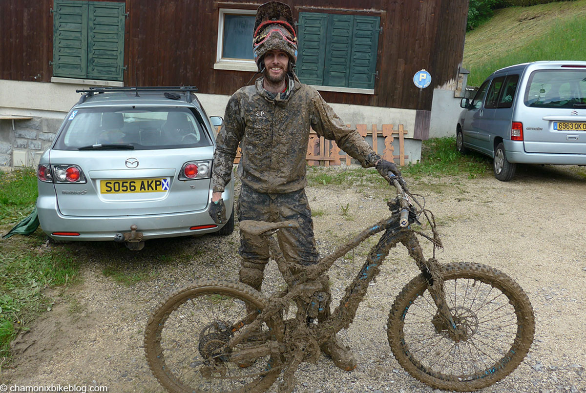 I spent 3 days cleaning the bike, marvelling at how far into the frame the clart made it. I spent 3 days cleaning the bike, marvelling at how far into the frame the clart made it.